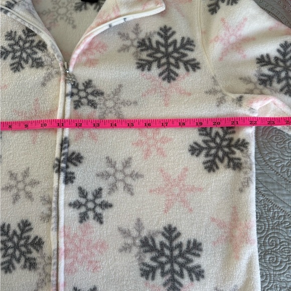C & B Sport Croft & Barrow snowflake jacket size medium white gray & pink - Picture 6 of 8